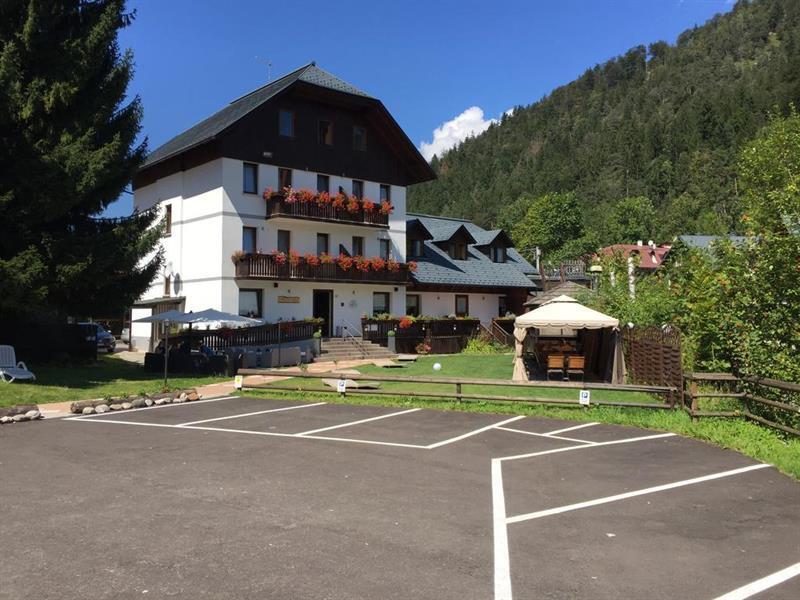 Hotel Tarvisio Four Seasons Esterno foto